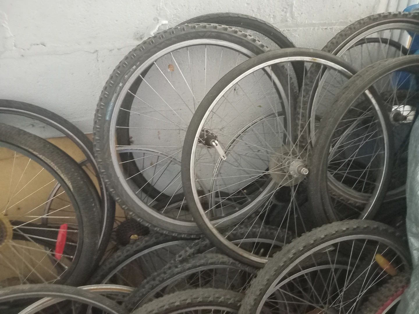 Lot of bike rims all sizes - photo 2