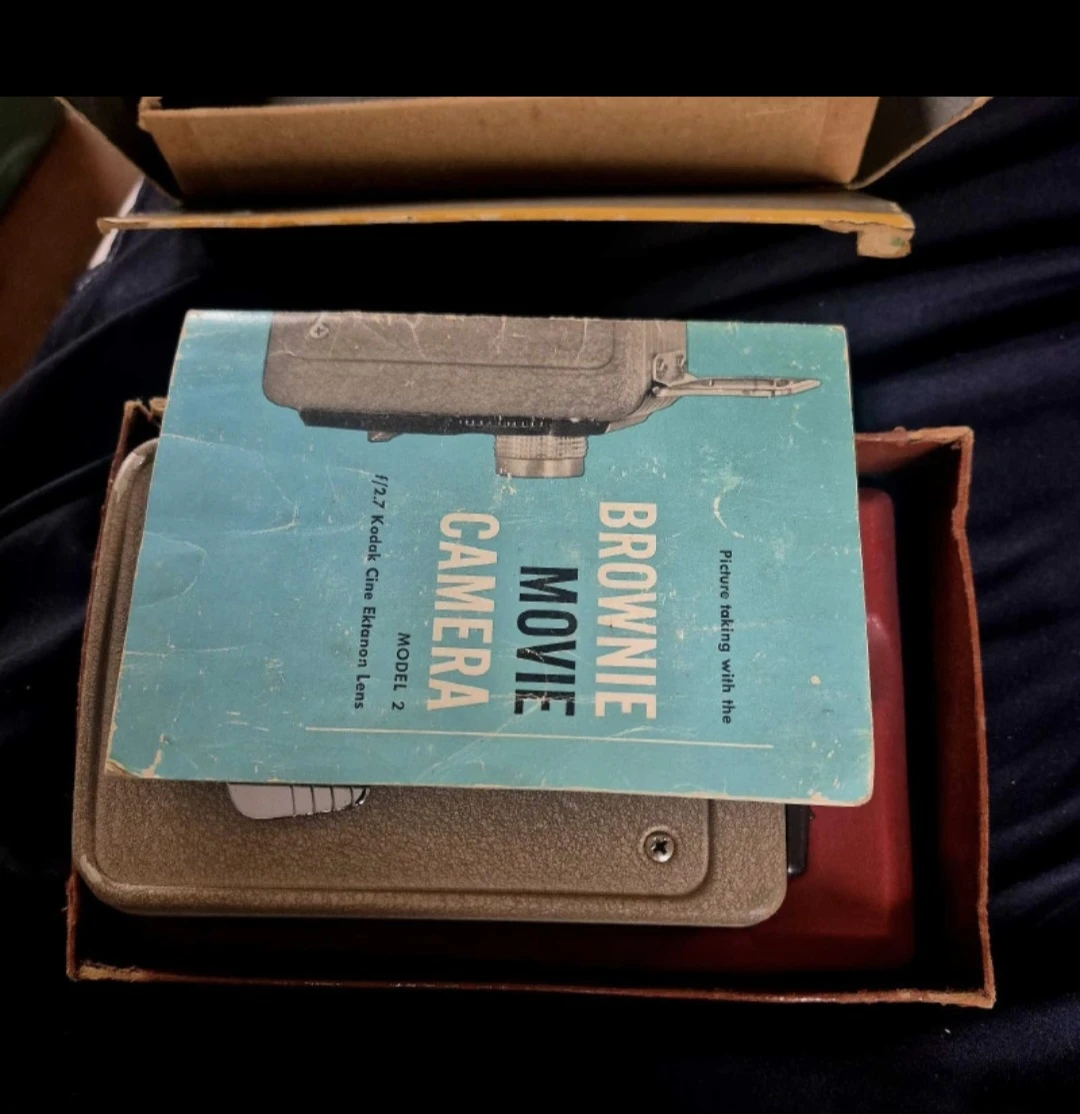 Kodak Brownie Movie Camera Model 2 - photo 4