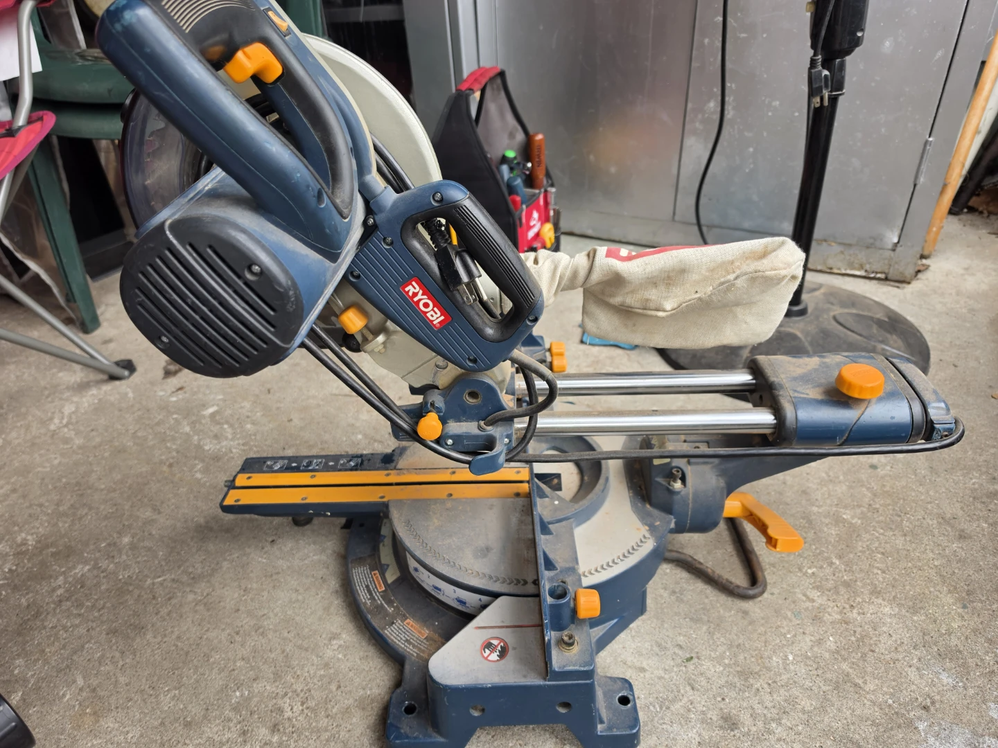 Compound miter saw !!!NEEEDS TO GO!!!! - photo 2