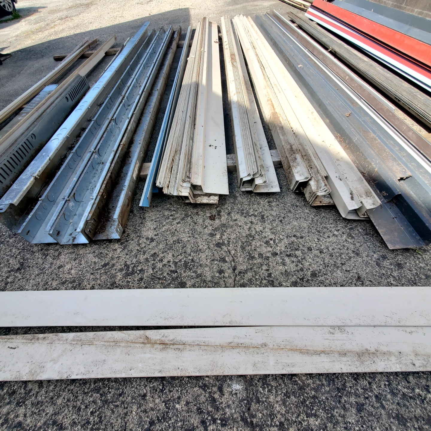 Various metal flashings of various angles. - photo 3