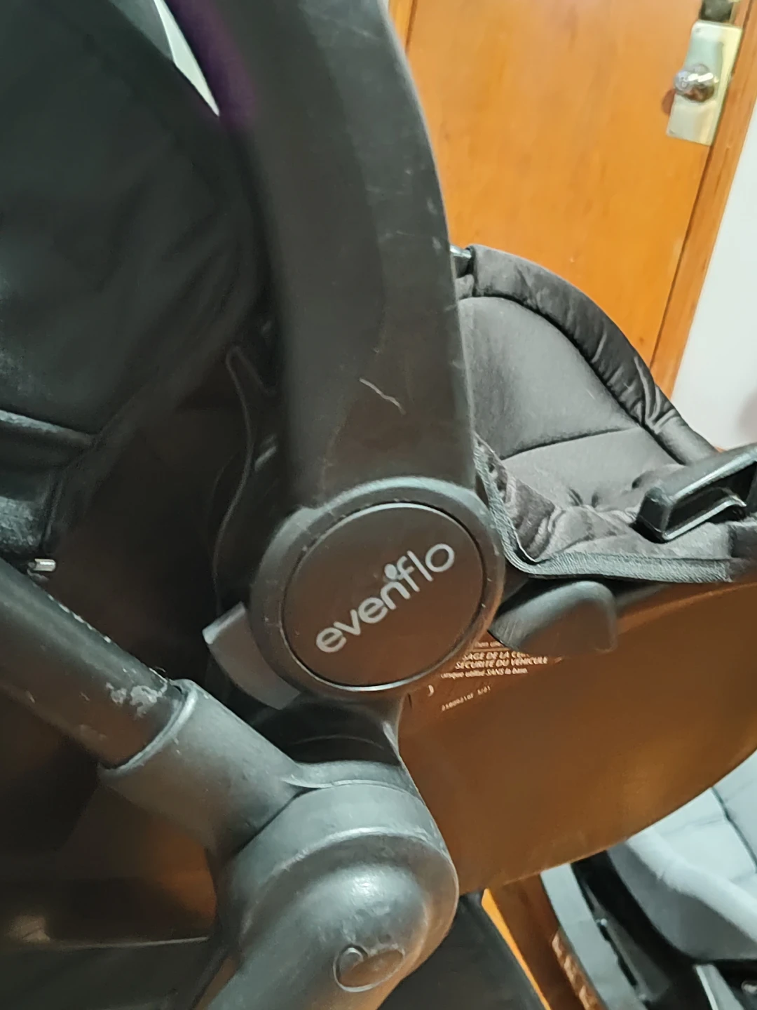 Evenflo Litemax Safemax 2.0 Car Seat - photo 2