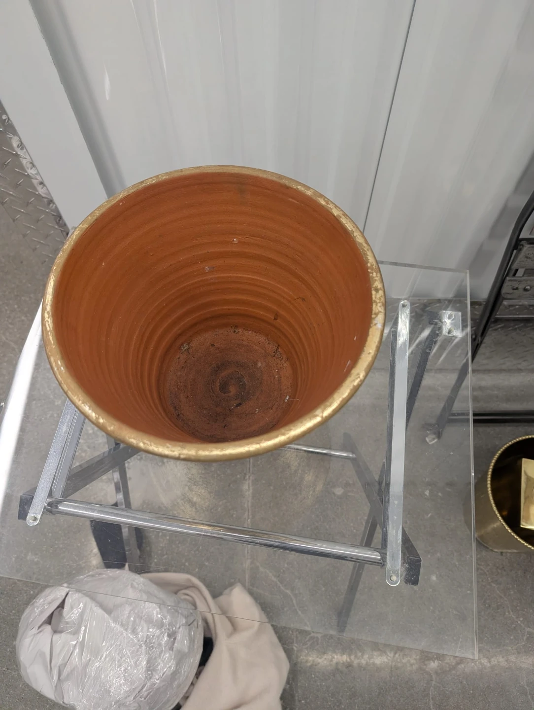 Gold finish terra cotta planter pot - photo 2