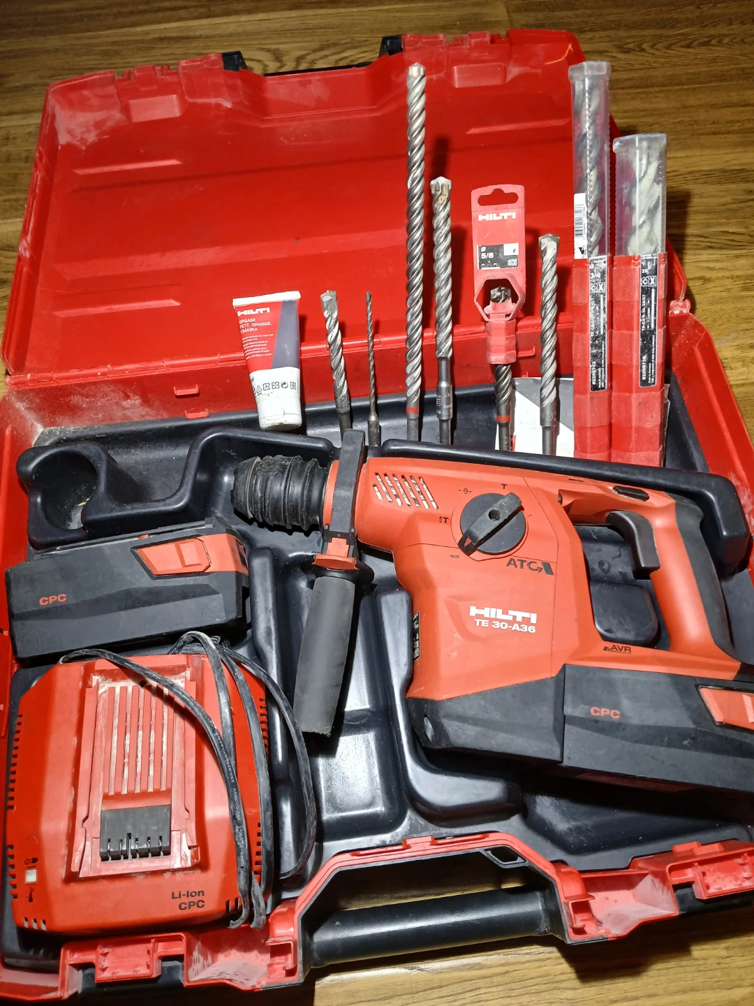 Hilti TE 30-A36 Rotary Hammer with Drill Bits and Battery - photo 2