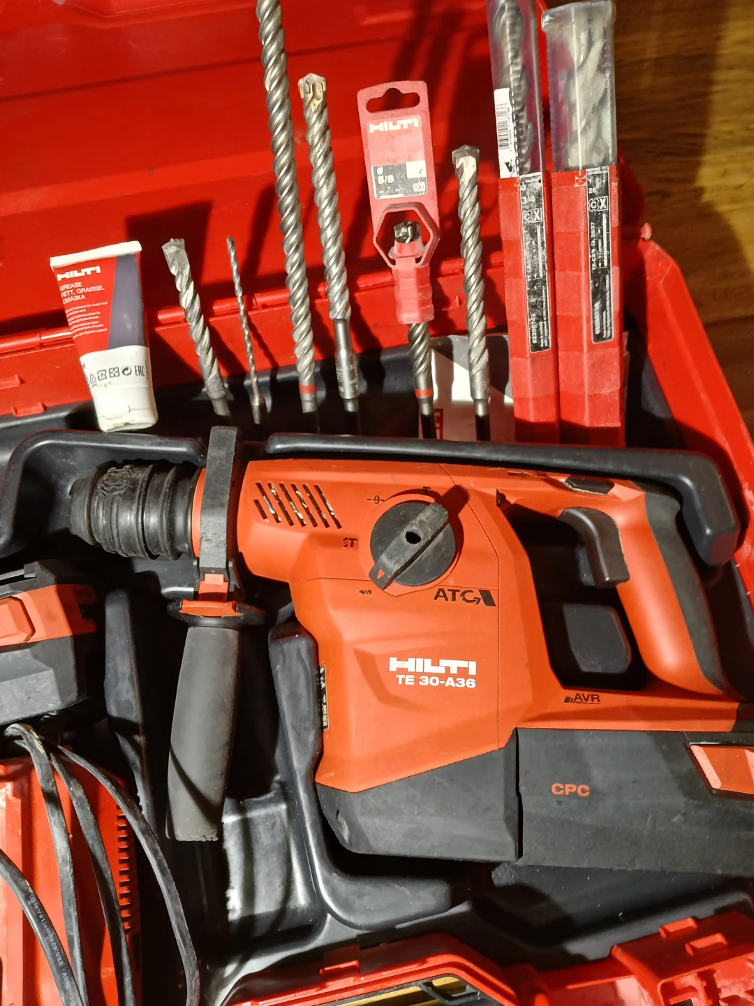 Hilti TE 30-A36 Rotary Hammer with Drill Bits and Battery - photo 3