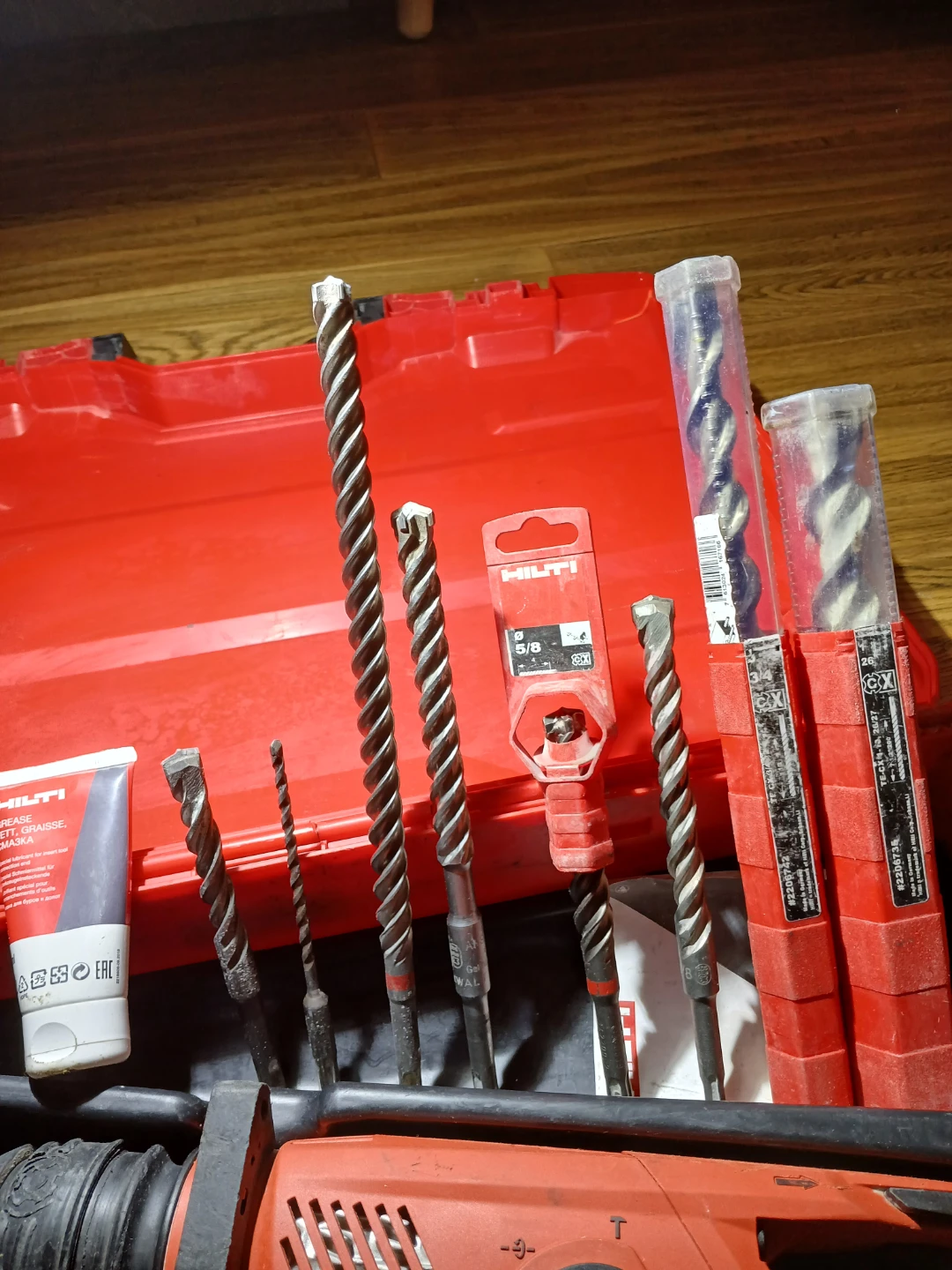 Hilti TE 30-A36 Rotary Hammer with Drill Bits and Battery - photo 4