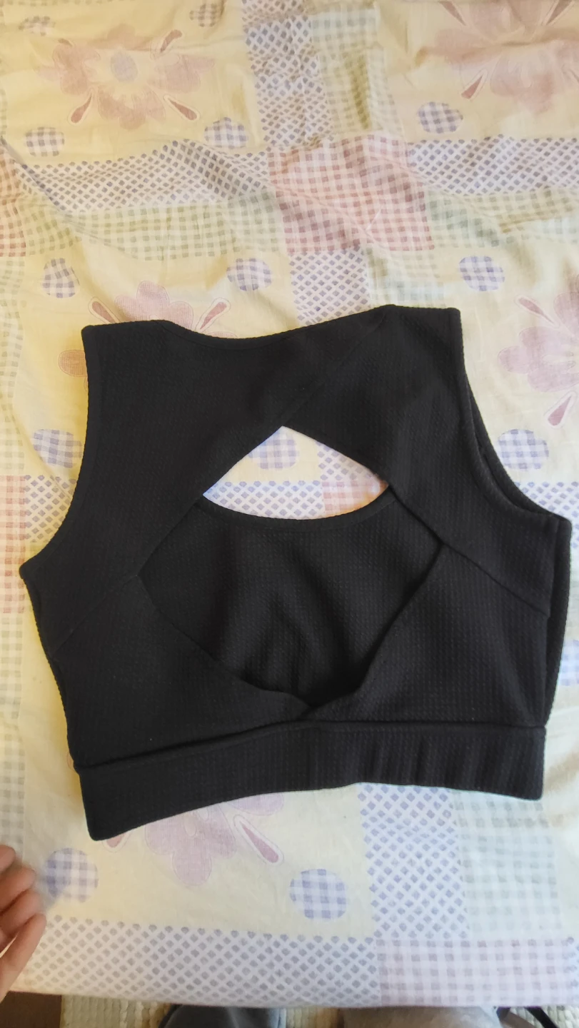 Black sports bra can be doubled up as a saree blouse. - photo 2