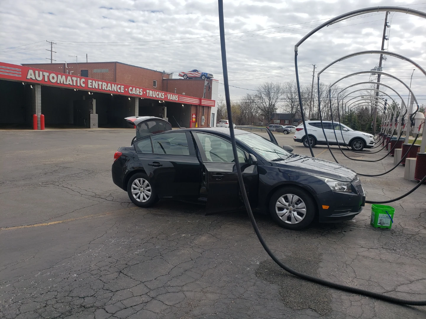 Black Chevrolet Cruze Sedan - photo 4