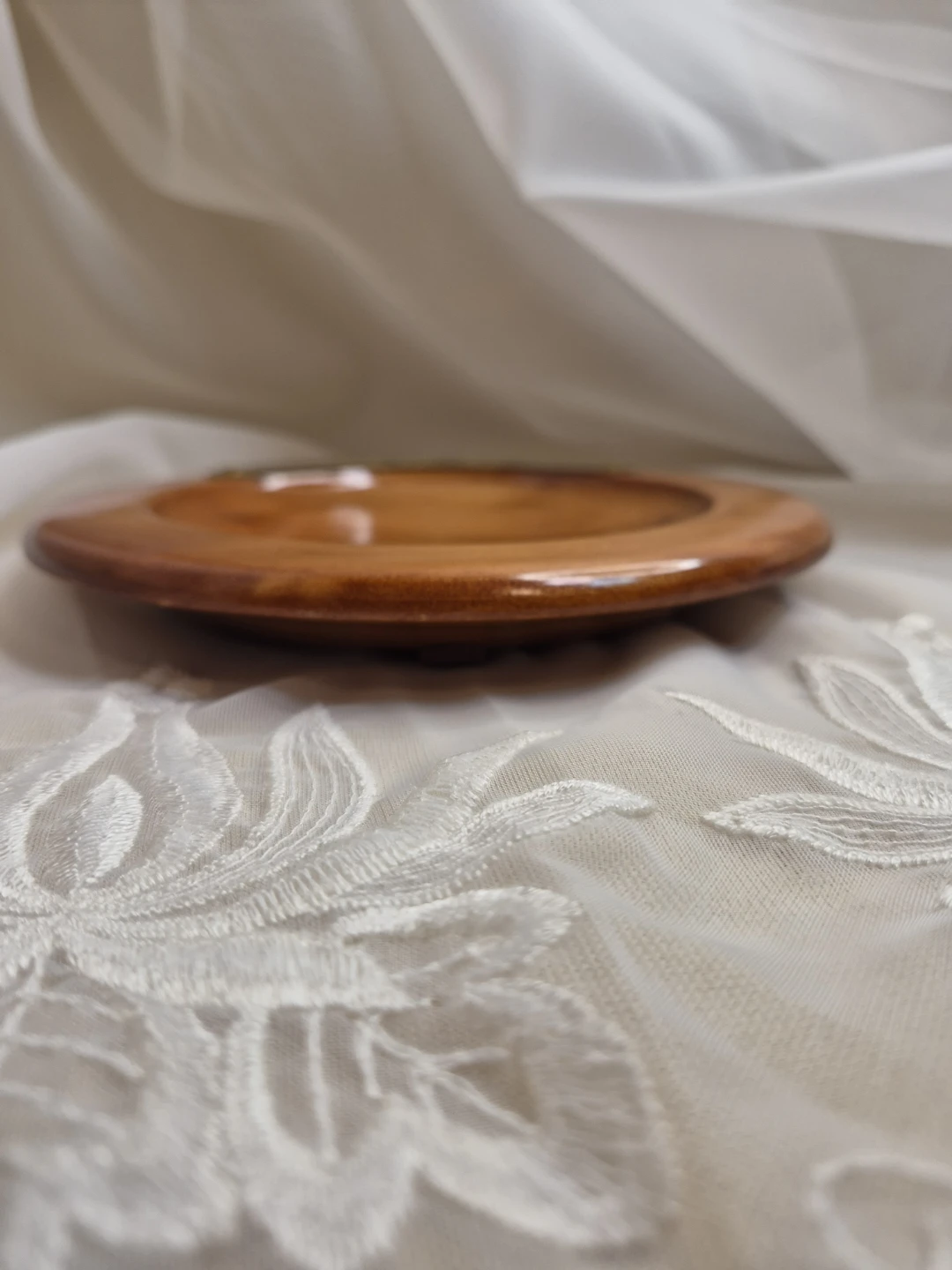 6 3/4" Round Retro Wooden Coin Change Dish w/Brass Emblem - photo 2