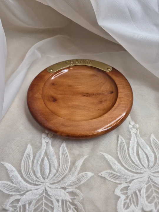6 3/4" Round Retro Wooden Coin Change Dish w/Brass Emblem - photo 4
