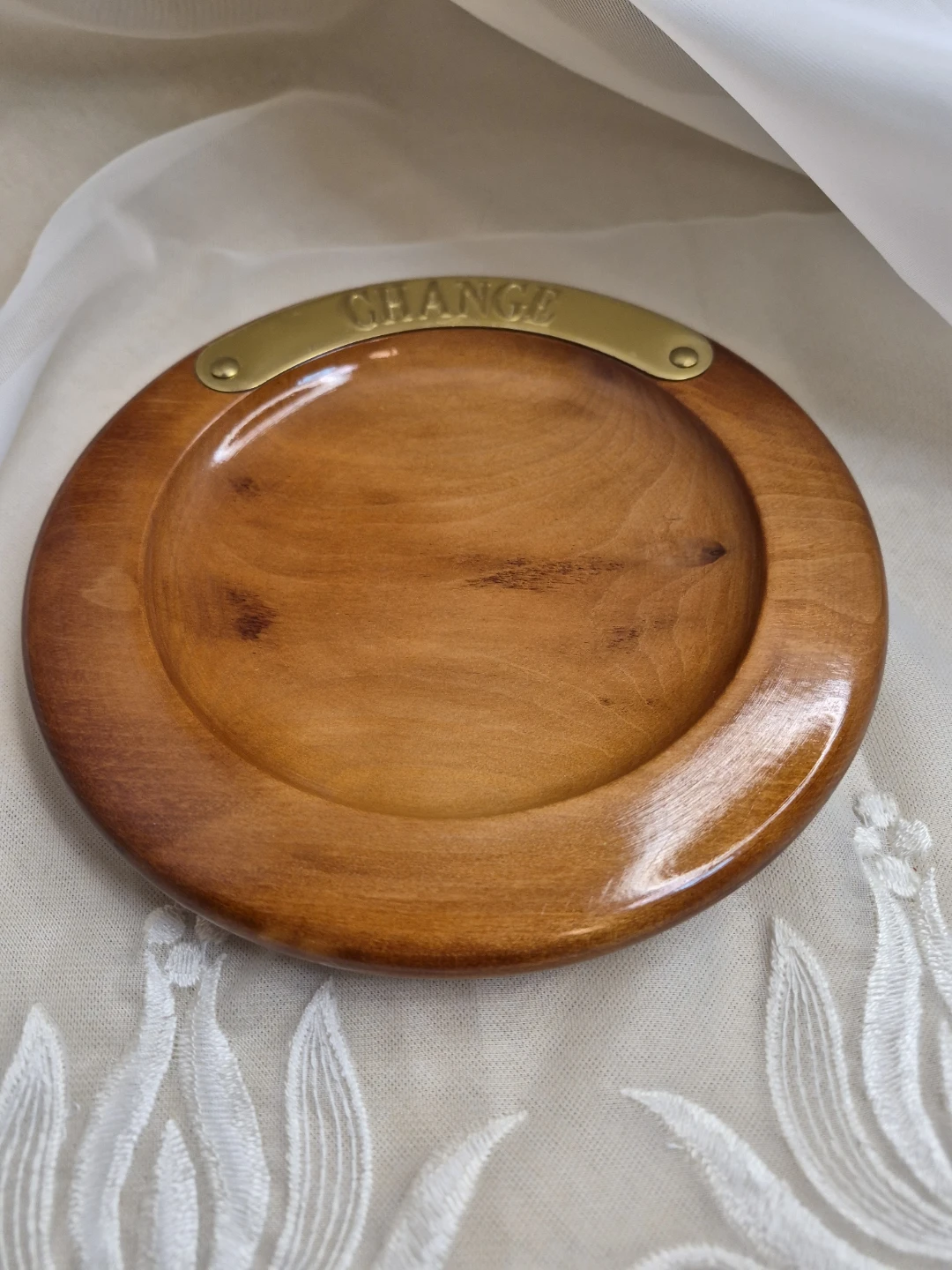 6 3/4" Round Retro Wooden Coin Change Dish w/Brass Emblem - photo 5