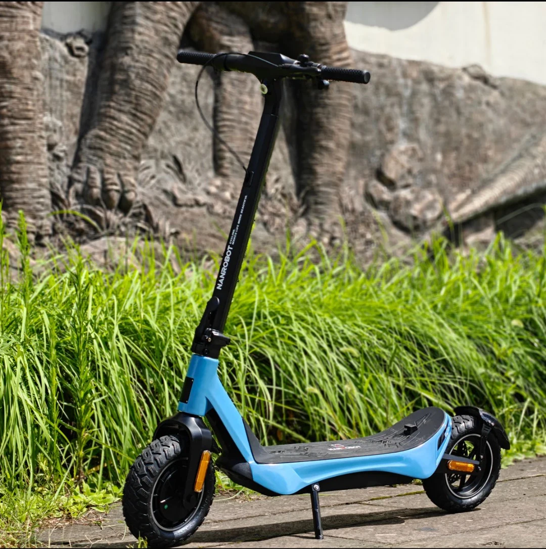 8 months old e-Scooter + 4 Accessories - $355 ALL IN - photo 2