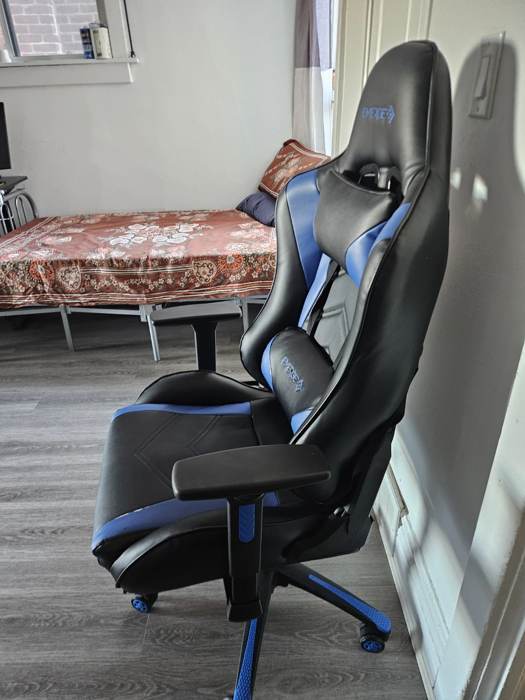Emerge Gaming Chair - Black and Blue used - photo 3