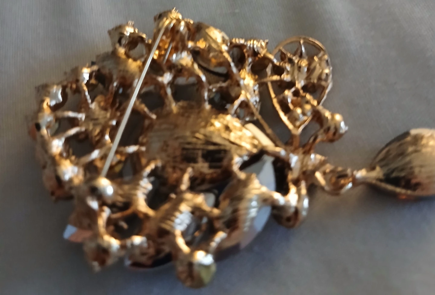 VINTAGE BROOCH DANGLING PENDANT - photo 2