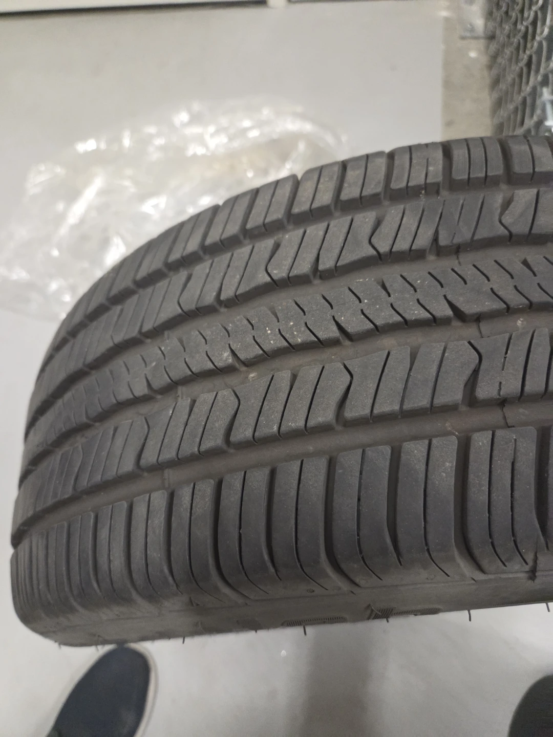 BFG Advantage Control  205/55 R16 91H All Season Tires - photo 2