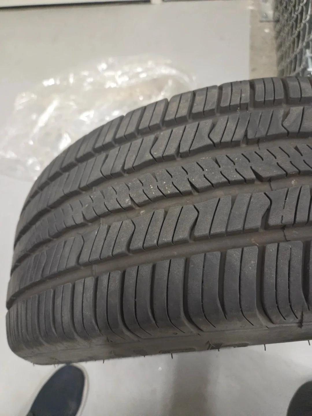 BFG Advantage Control  205/55 R16 91H All Season Tires - photo 2