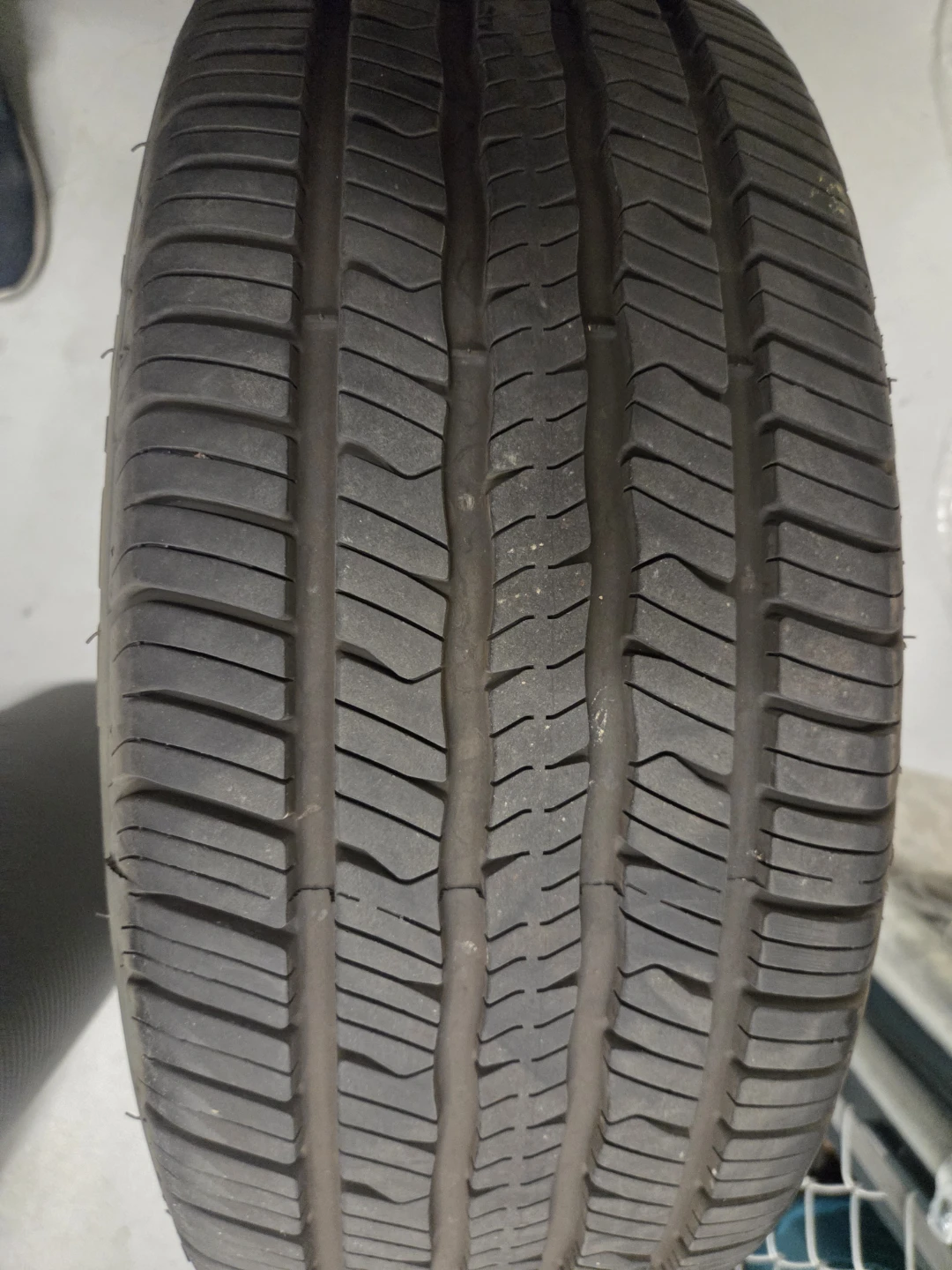 BFG Advantage Control  205/55 R16 91H All Season Tires - photo 3