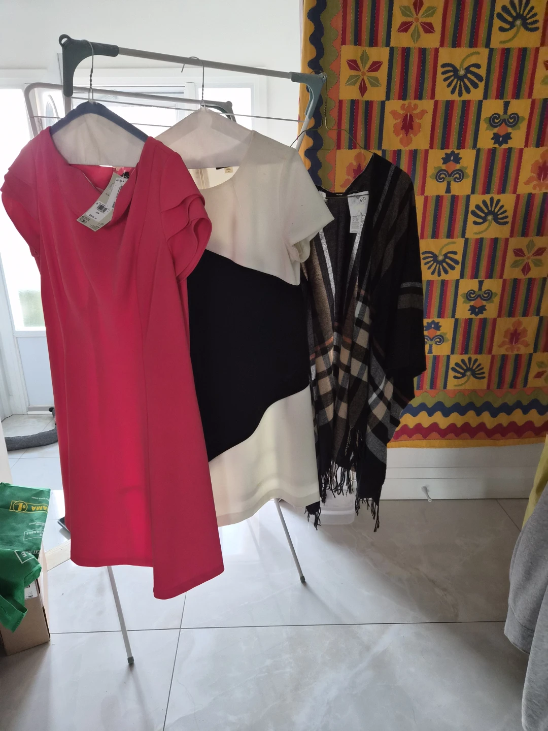 Lot of 3 Women's Clothing Items/Ardene Shawl