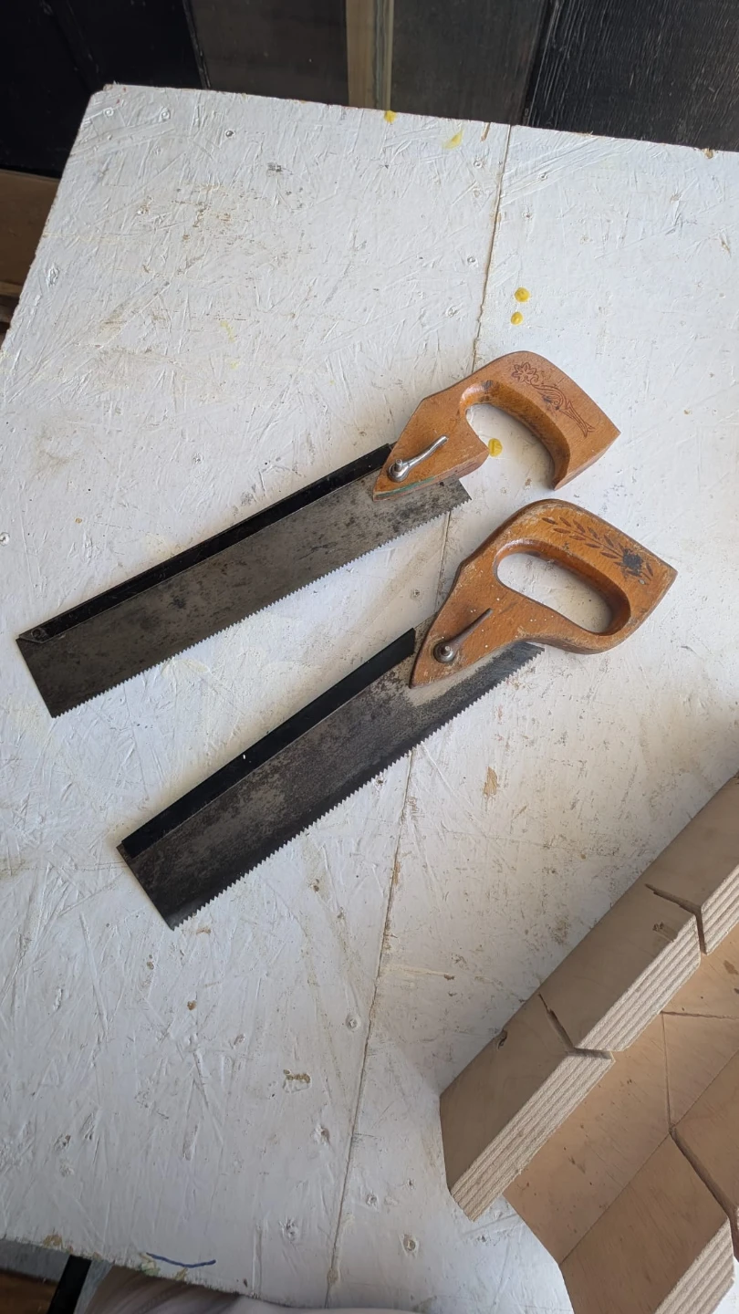 Pair of Hand Saws with Mitre Box - photo 2