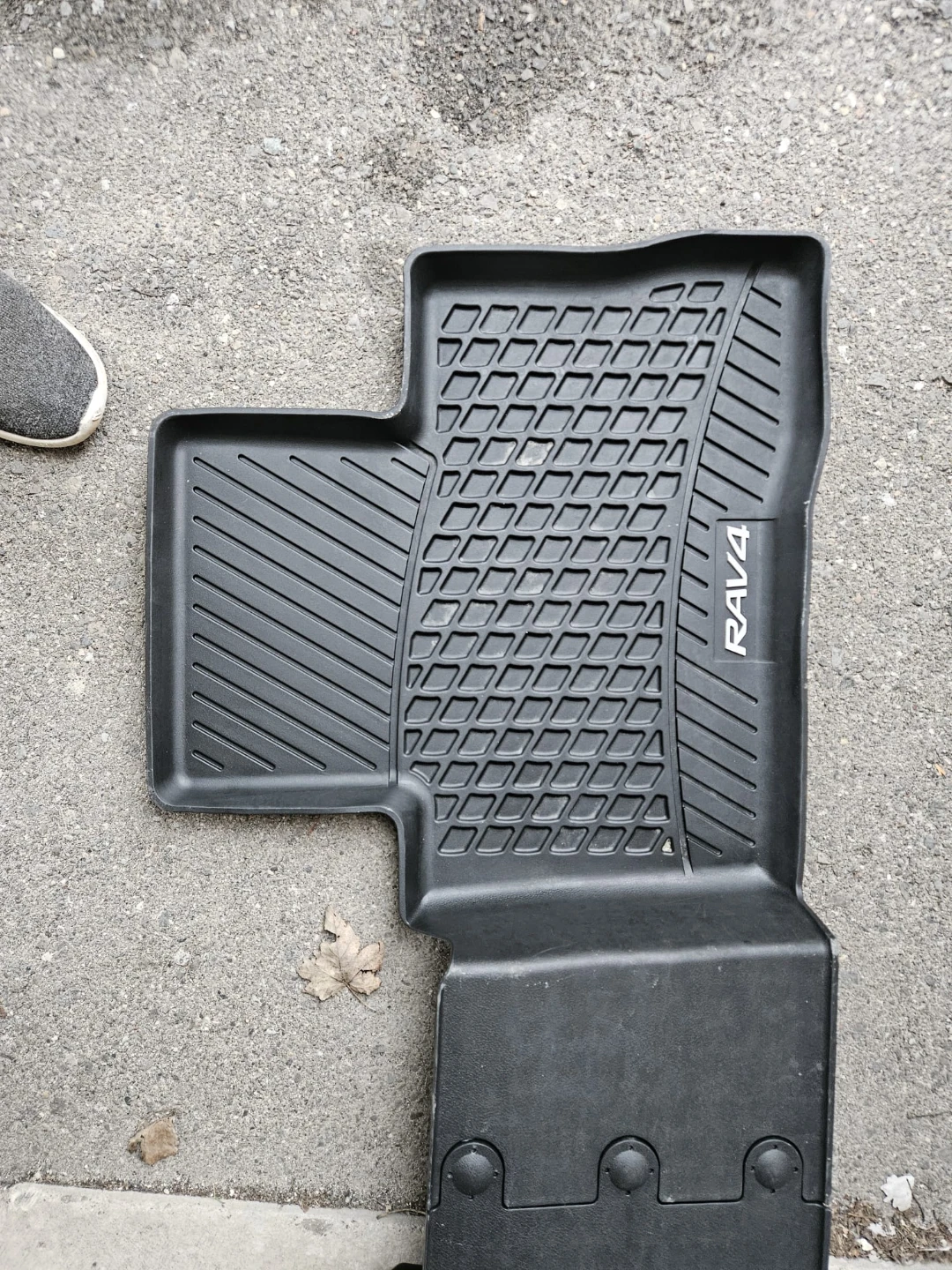 RAV4 All Season Car Mats - photo 2