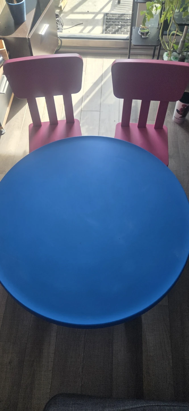 Children's table/desk with chairs