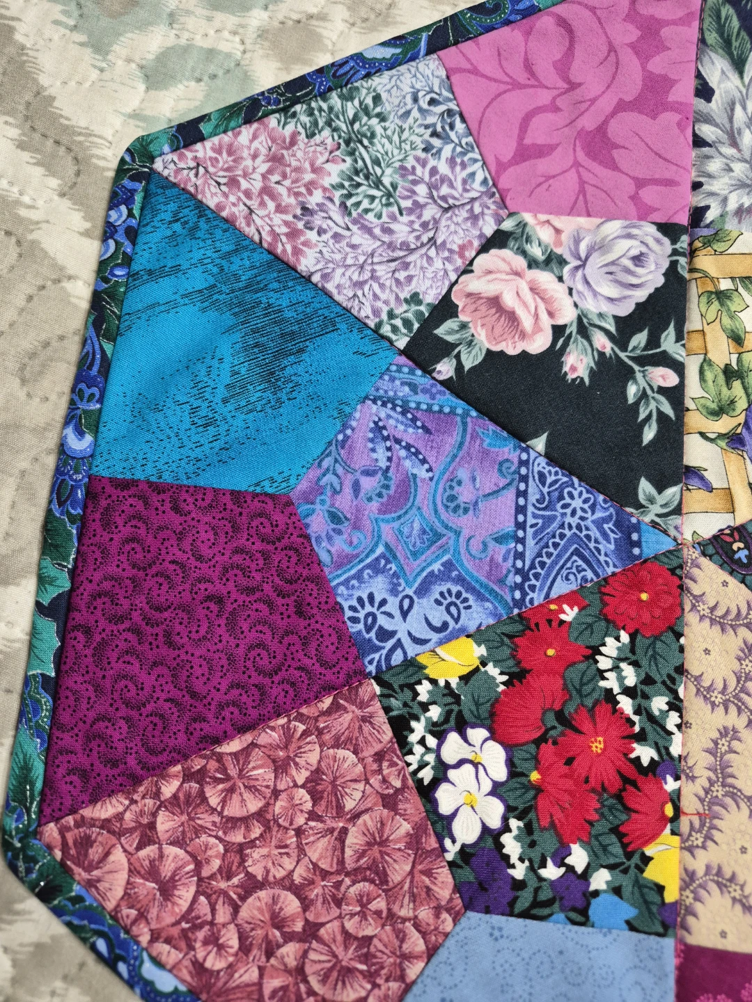 Beautiful Vintage 15" Quilted Decor - photo 4