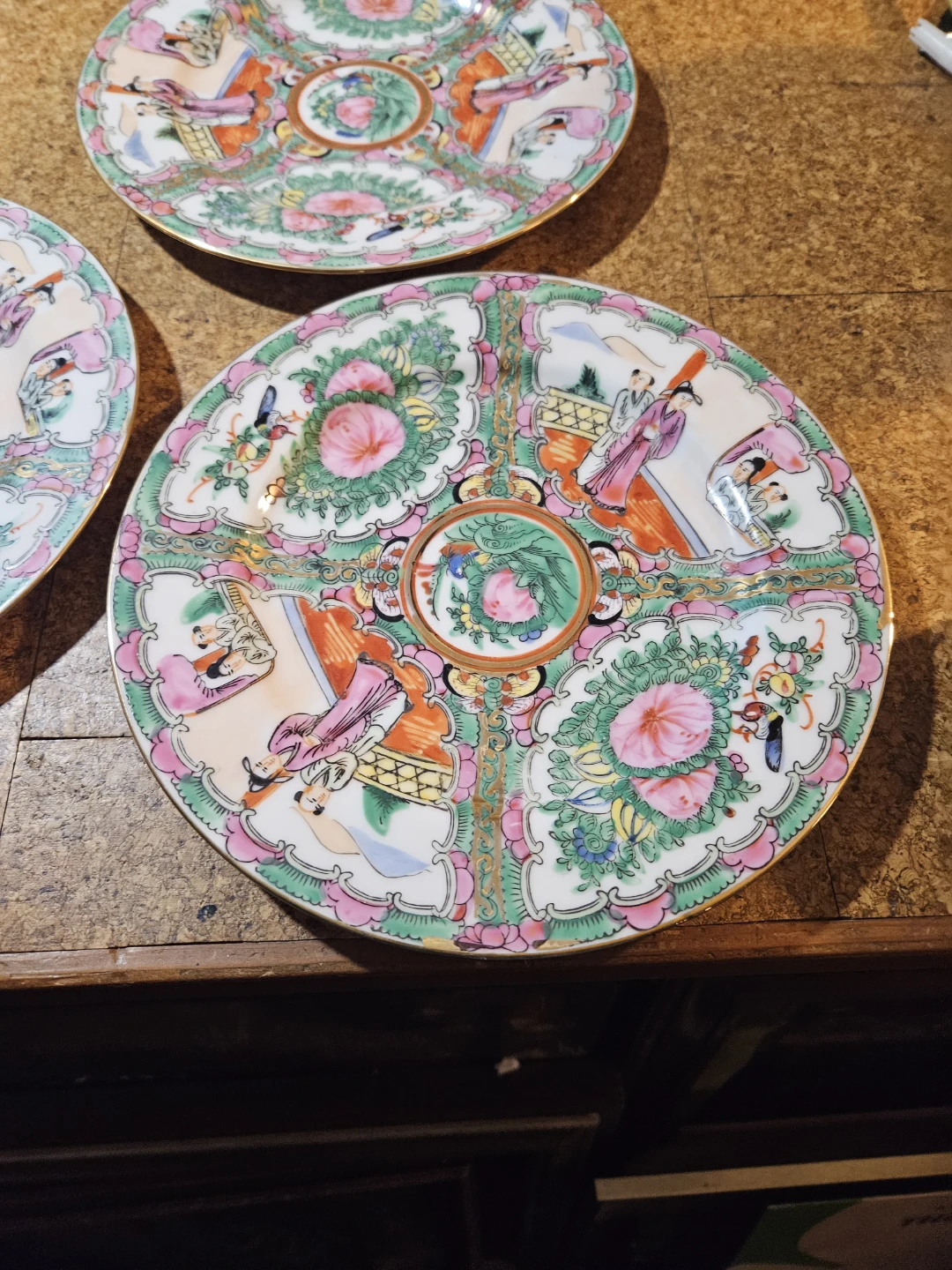Set of 3 Vintage Rose Medallion Plates - photo 3