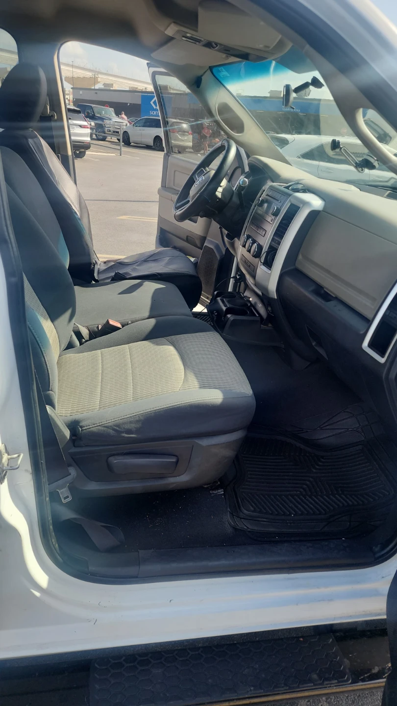 White Ram 1500 Pickup Truck - photo 3