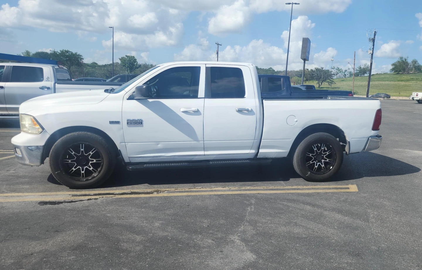 White Ram 1500 Pickup Truck - photo 4