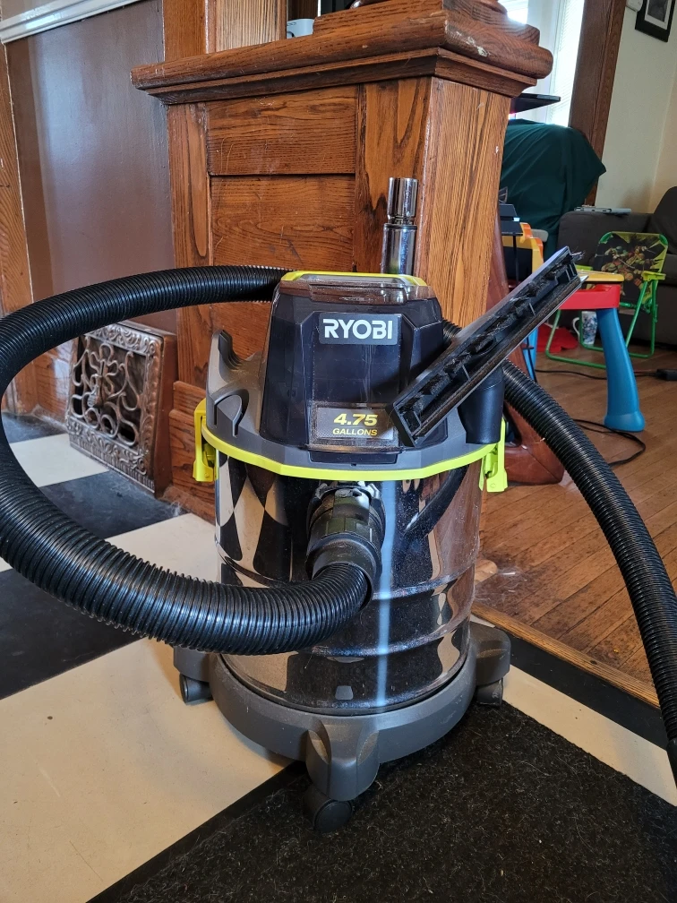 Ryobi 4.75 Gallons Wet/Dry Vacuum