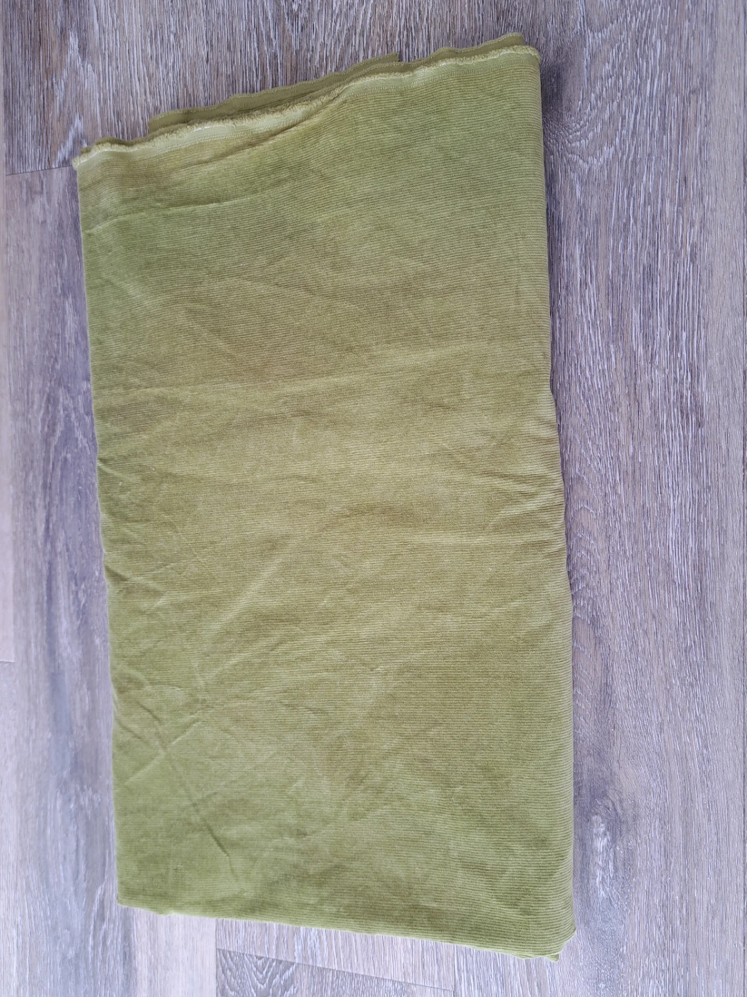Pant no incluido.2.30M L X 1.10M A. Tela de pana elástica verde. - photo 2