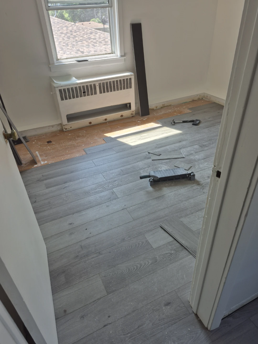 Laminate & Hardwood Flooring - photo 4