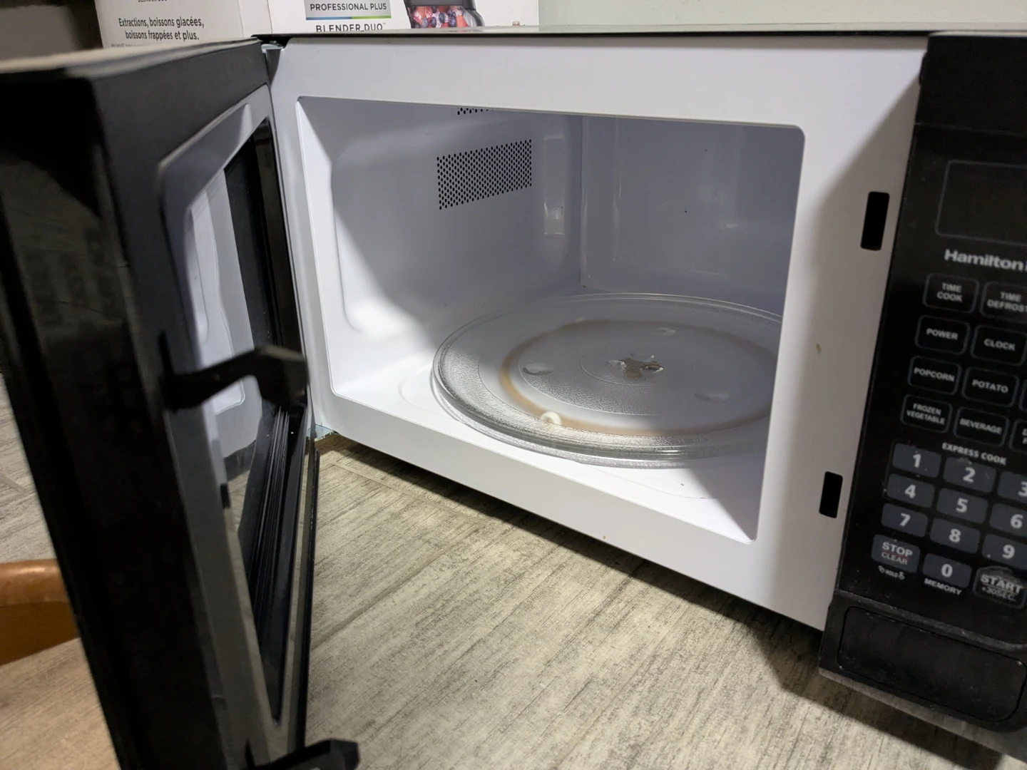 Hamilton Beach Microwave - photo 2