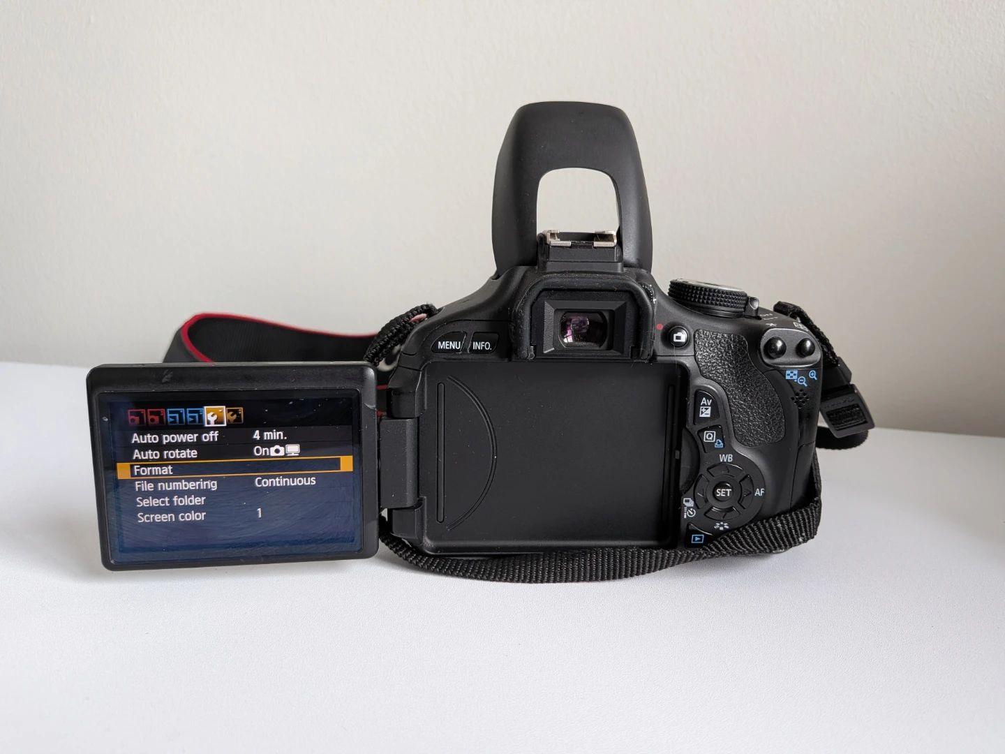Canon EOS Rebel T1i DSLR with 18-55mm Lens and Accessories - photo 3