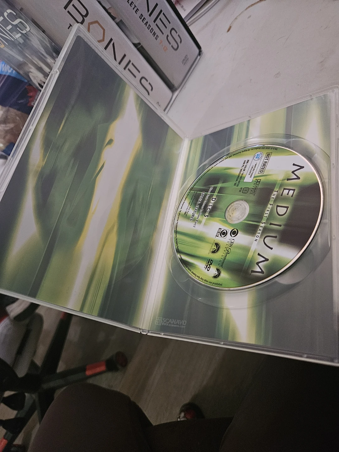Medium: The Complete First Season DVD Set - photo 3