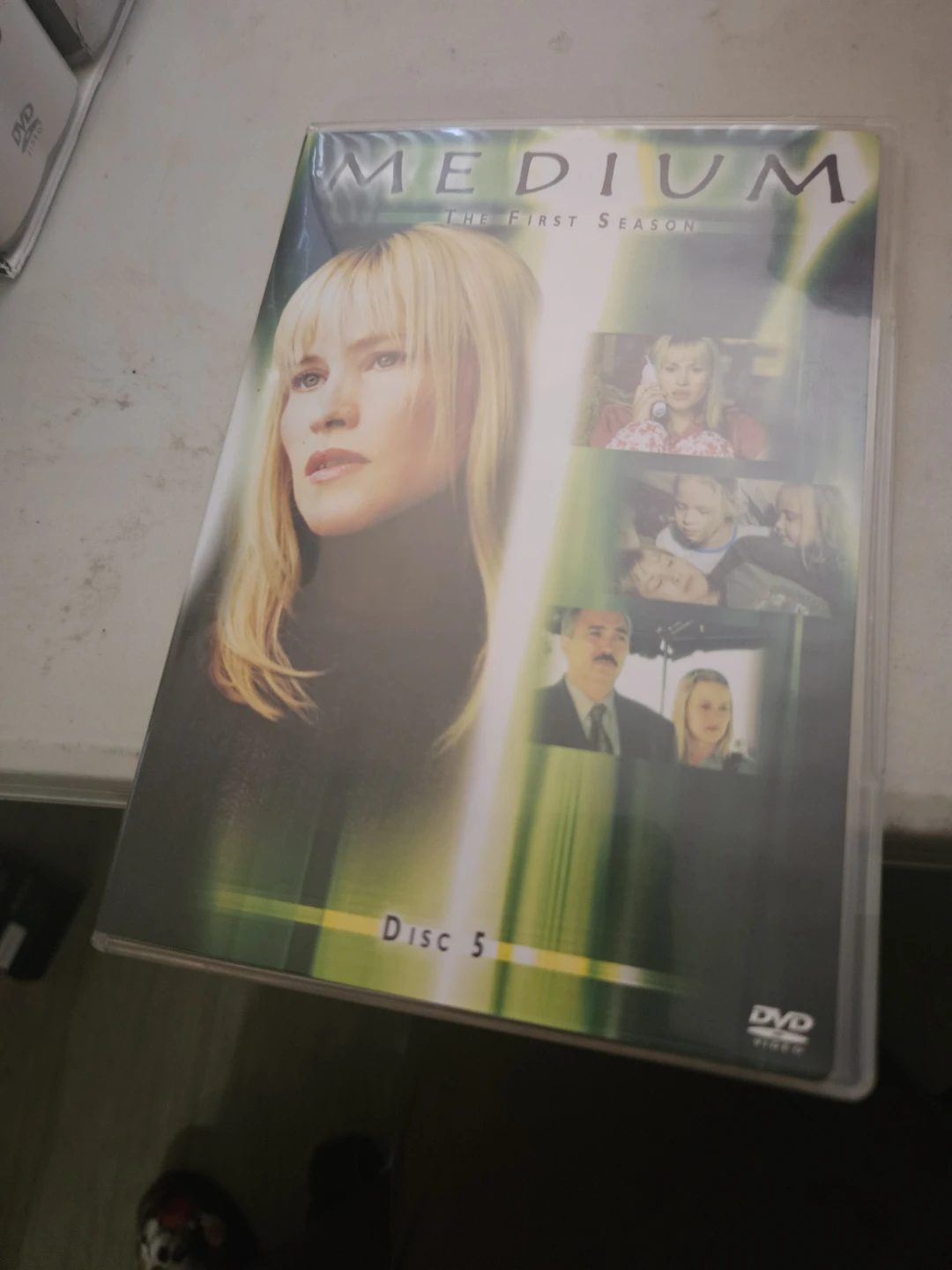 Medium: The Complete First Season DVD Set - photo 4