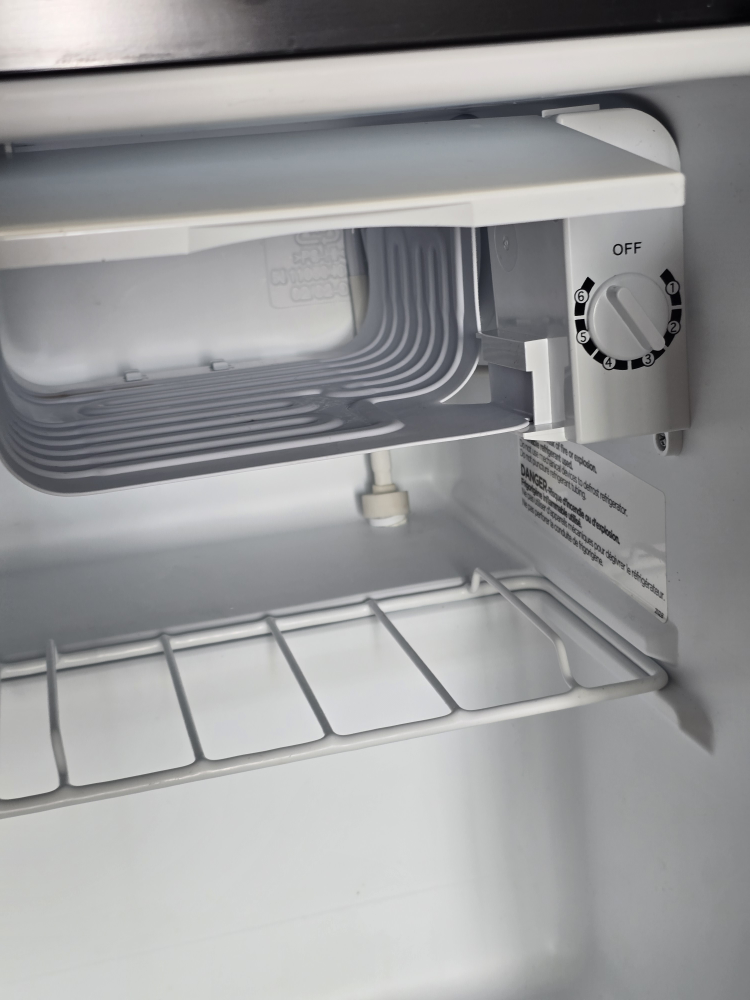 Midea Mini Fridge WHS-65LSS1 - photo 3