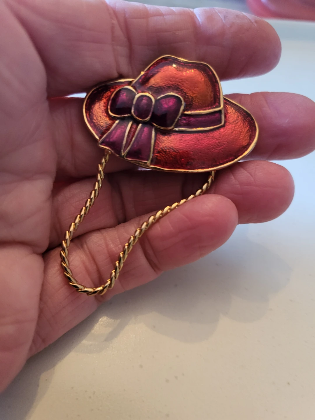 Vintage Red Hat Brooch with Chain - photo 2