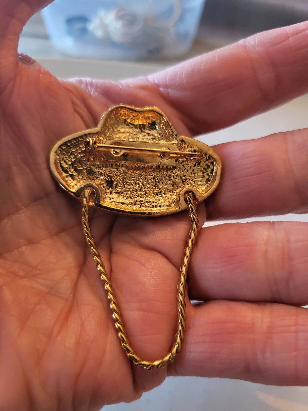Vintage Red Hat Brooch with Chain - photo 3