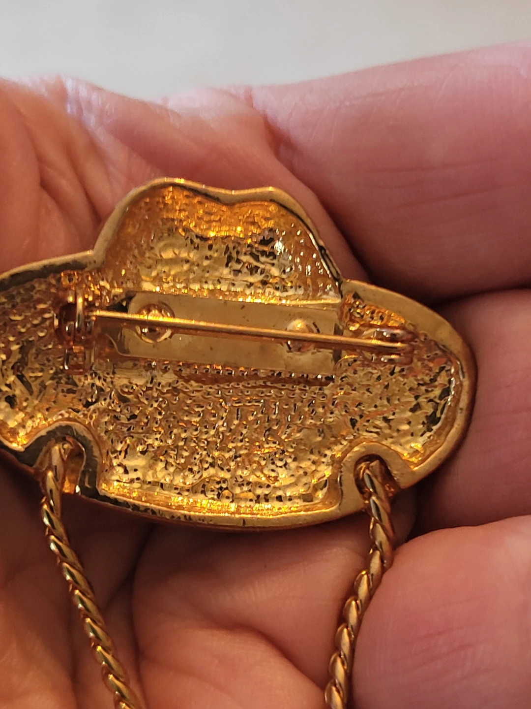 Vintage Red Hat Brooch with Chain - photo 4