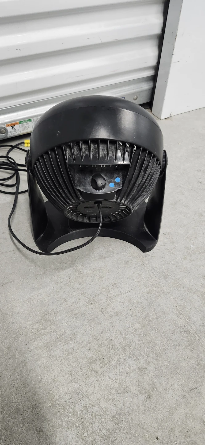Table fan of 2, one for $10 - photo 2