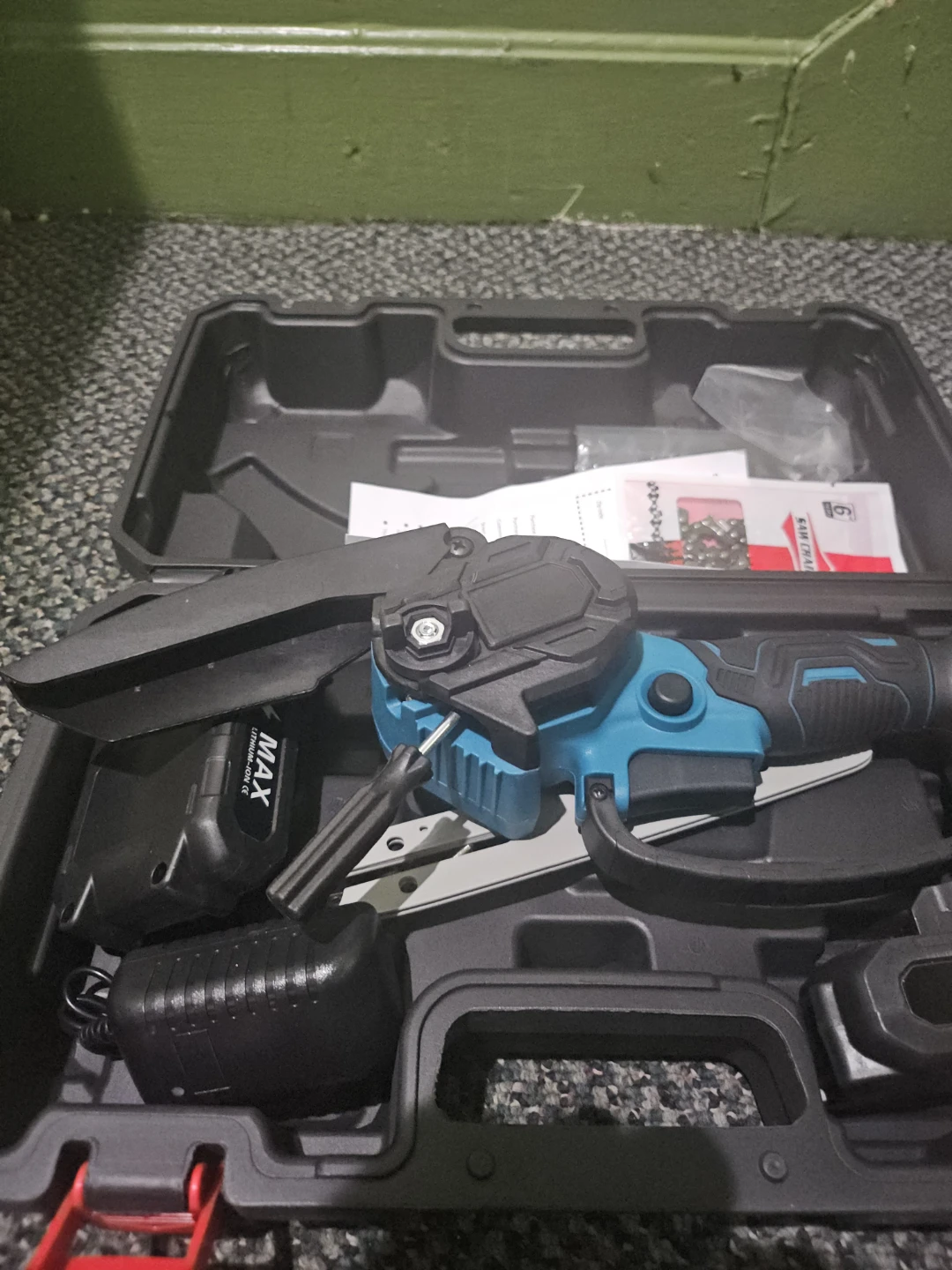 Cordless Electric Chainsaw with 2x 48V MAX Batteries