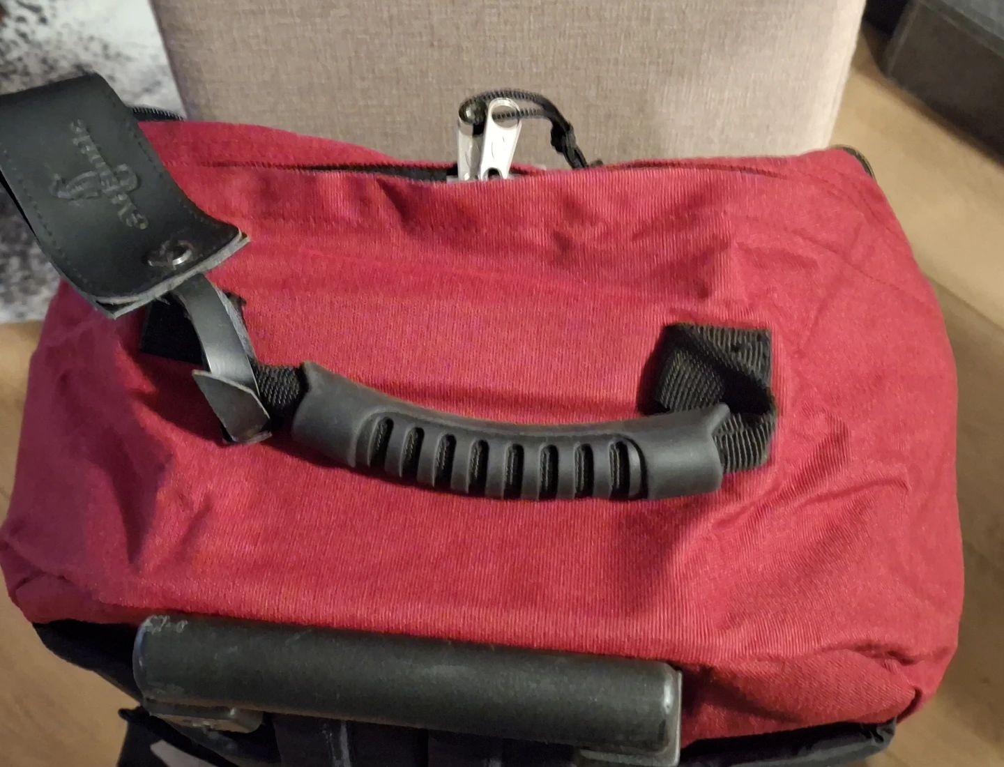 CONCOURSE Red Rolling Backpack Luggage - photo 3