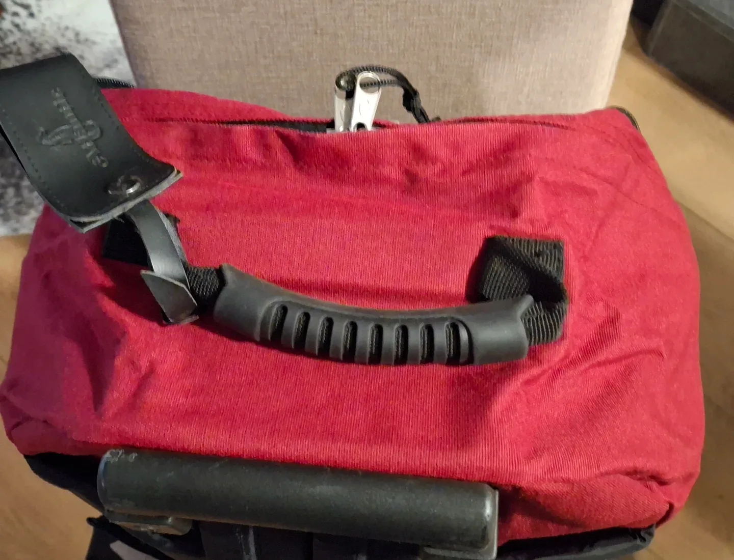 CONCOURSE Red Rolling Backpack Luggage - photo 3