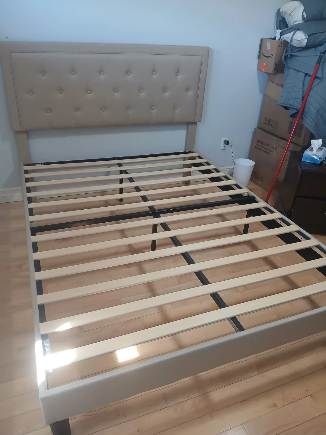 Queen Size Linen Tufted Upholstered Platform Bed Frame