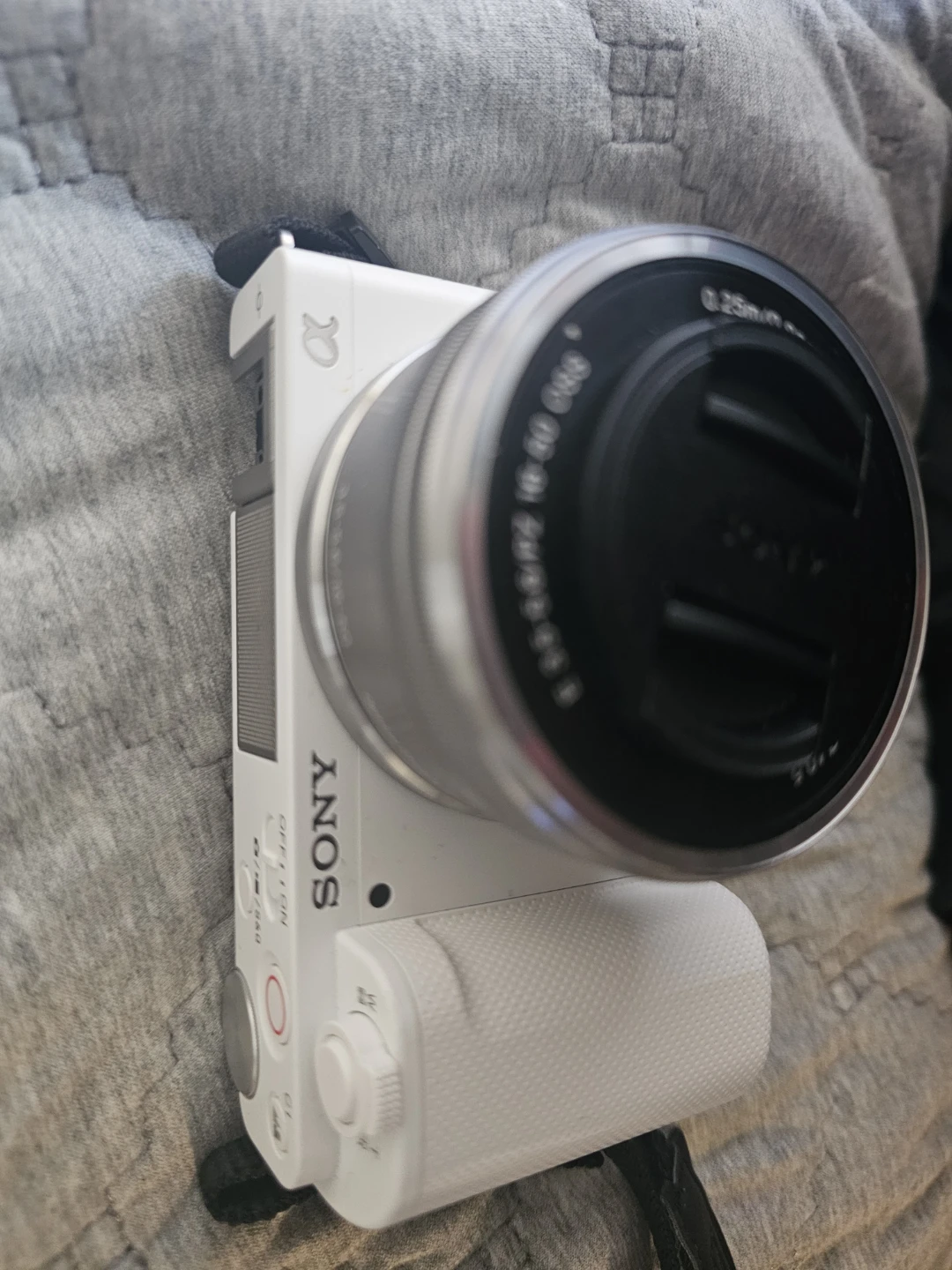 Sony ZV-E10 Mirrorless Camera - White - photo 4