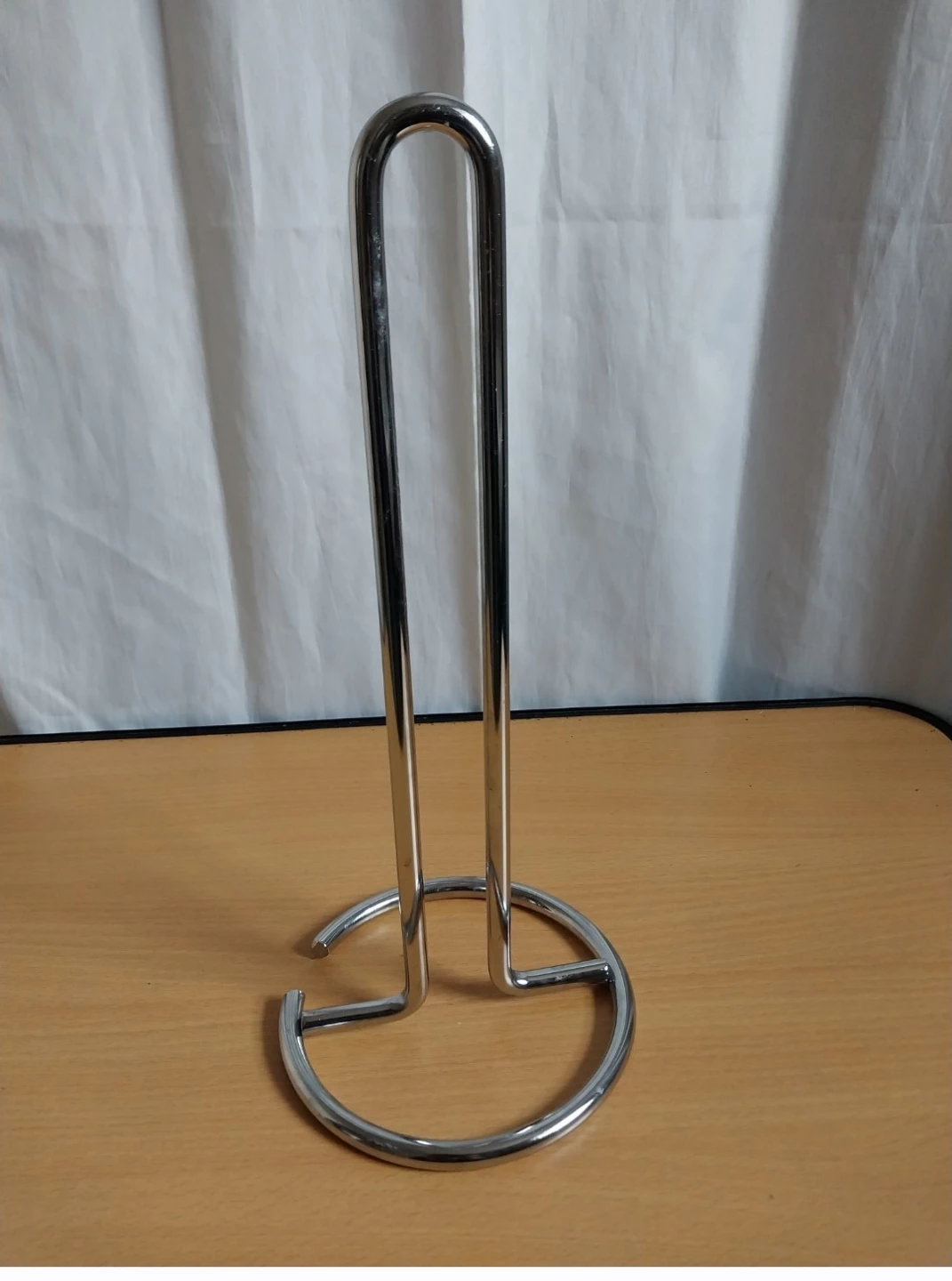 Chrome Metal Paper Towel Holder. Pick up only.