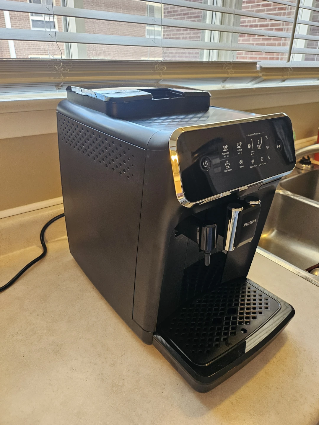 Philips 2200 Series Fully Automatic Espresso and Coffee Machine - photo 3