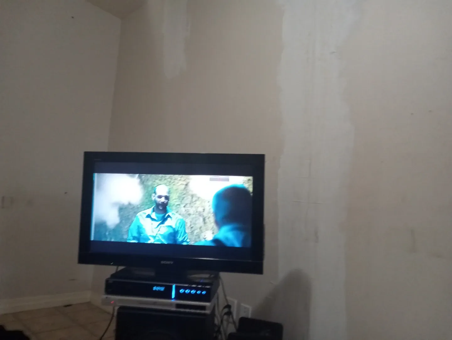 Sony Flat Screen TV 38 inch 2 HDMI nice