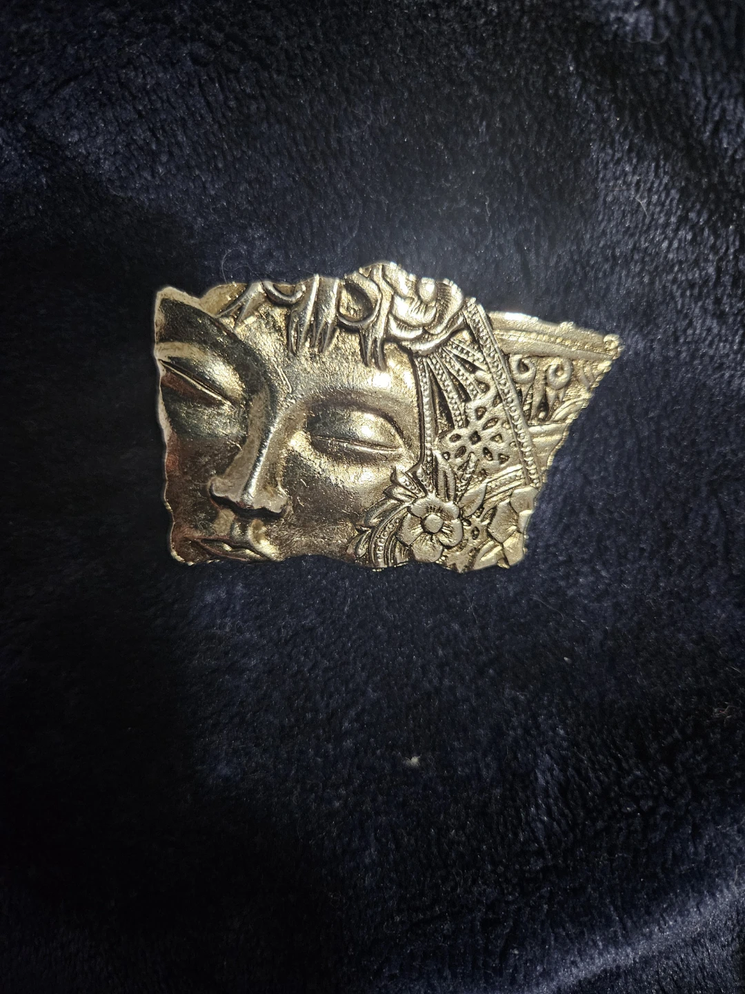 Silver Tone Face Brooch - photo 3