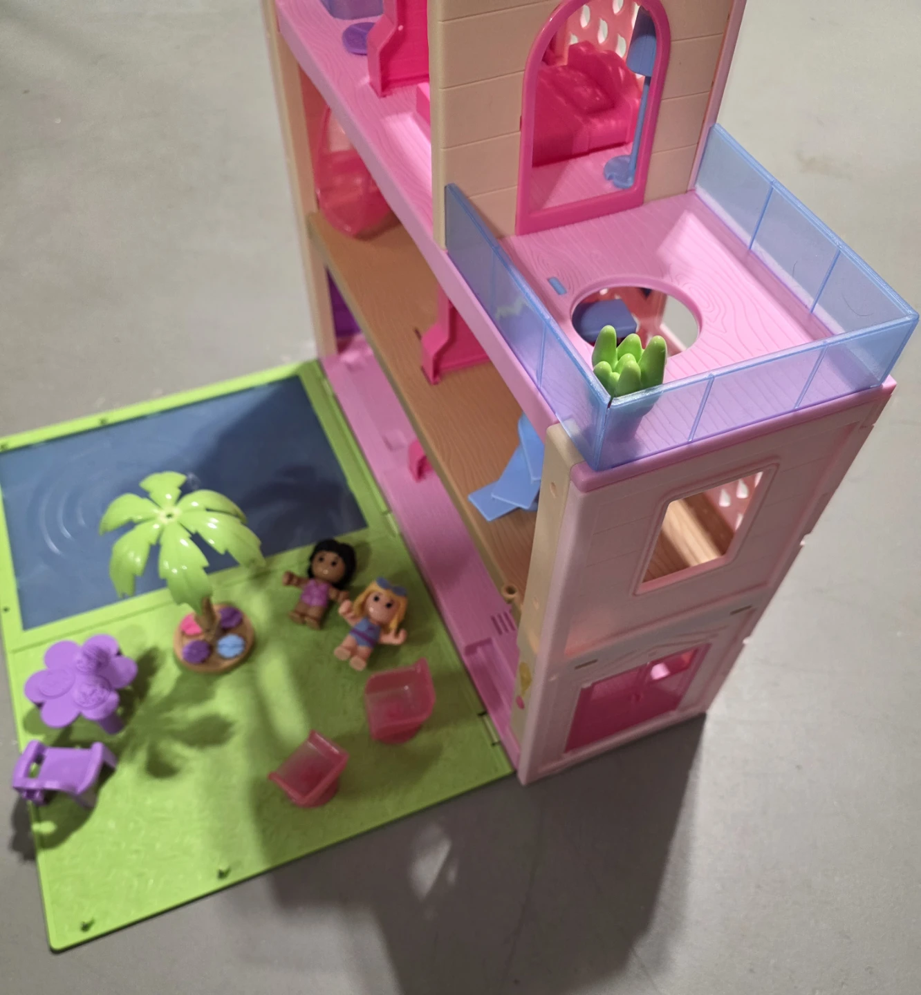 Pink Dollhouse with Pool and Accessories - photo 3